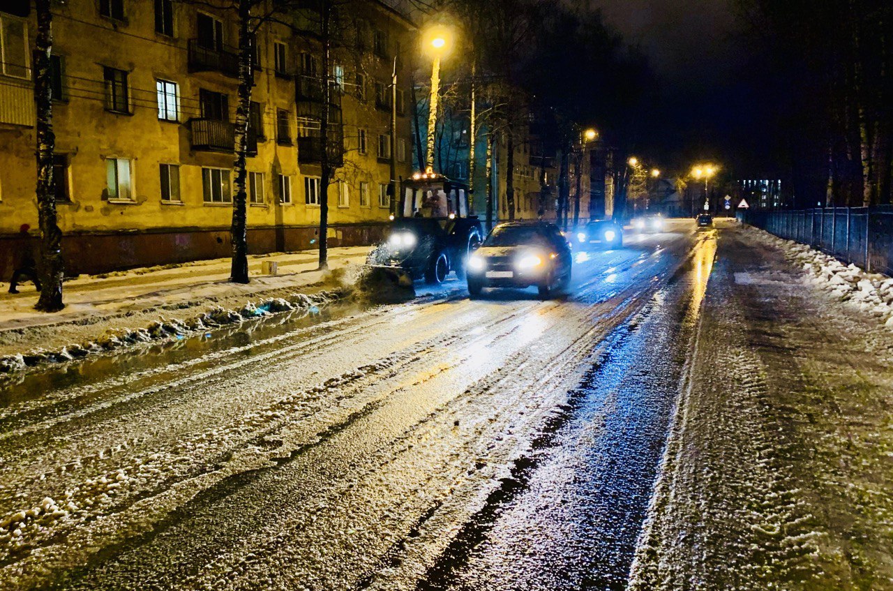 Госавтоинспекция напоминает водителям о необходимости выбирать скорость с учетом метеоусловий.