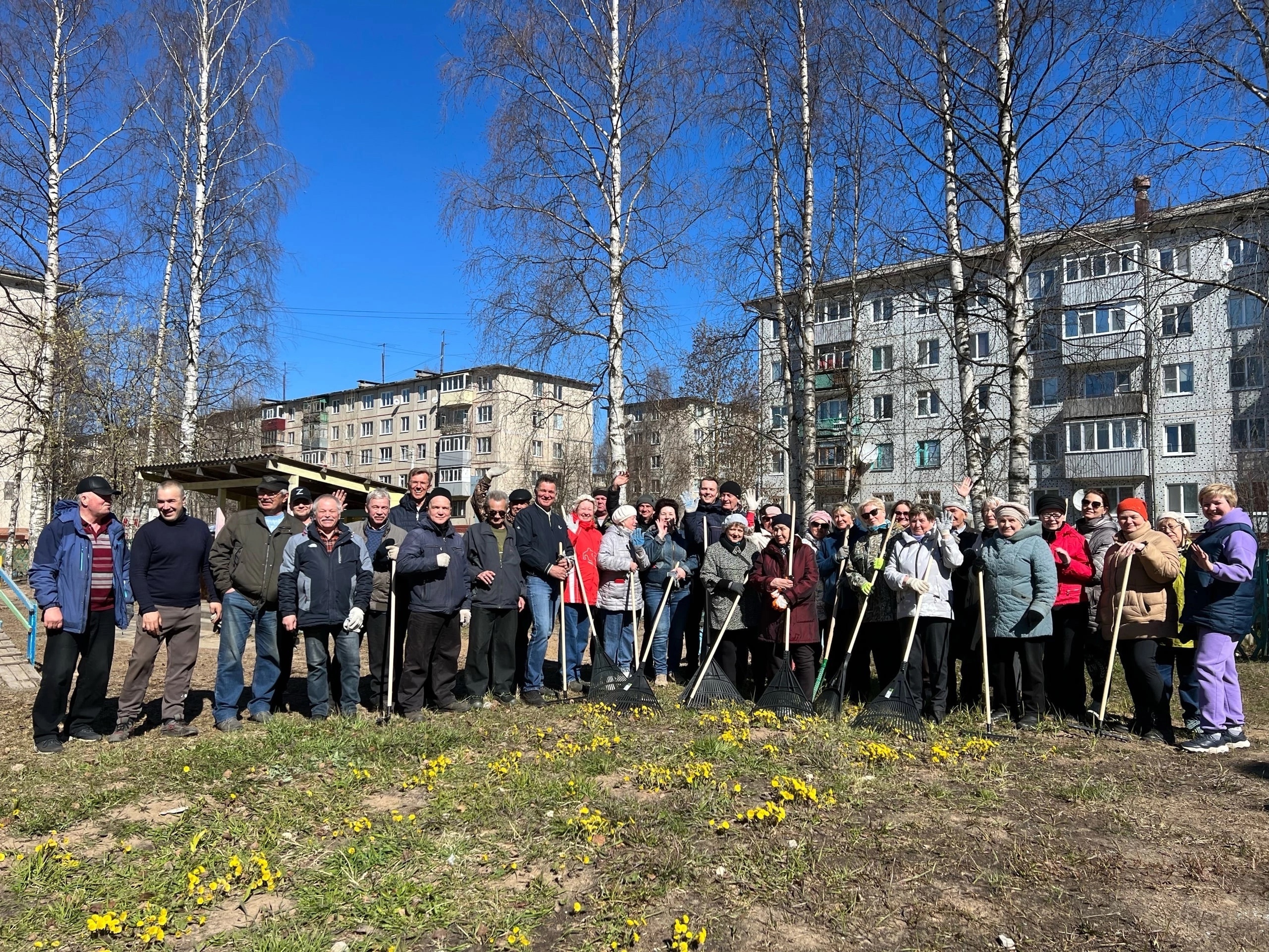 Субботники в Новодвинске объединяют все больше людей.