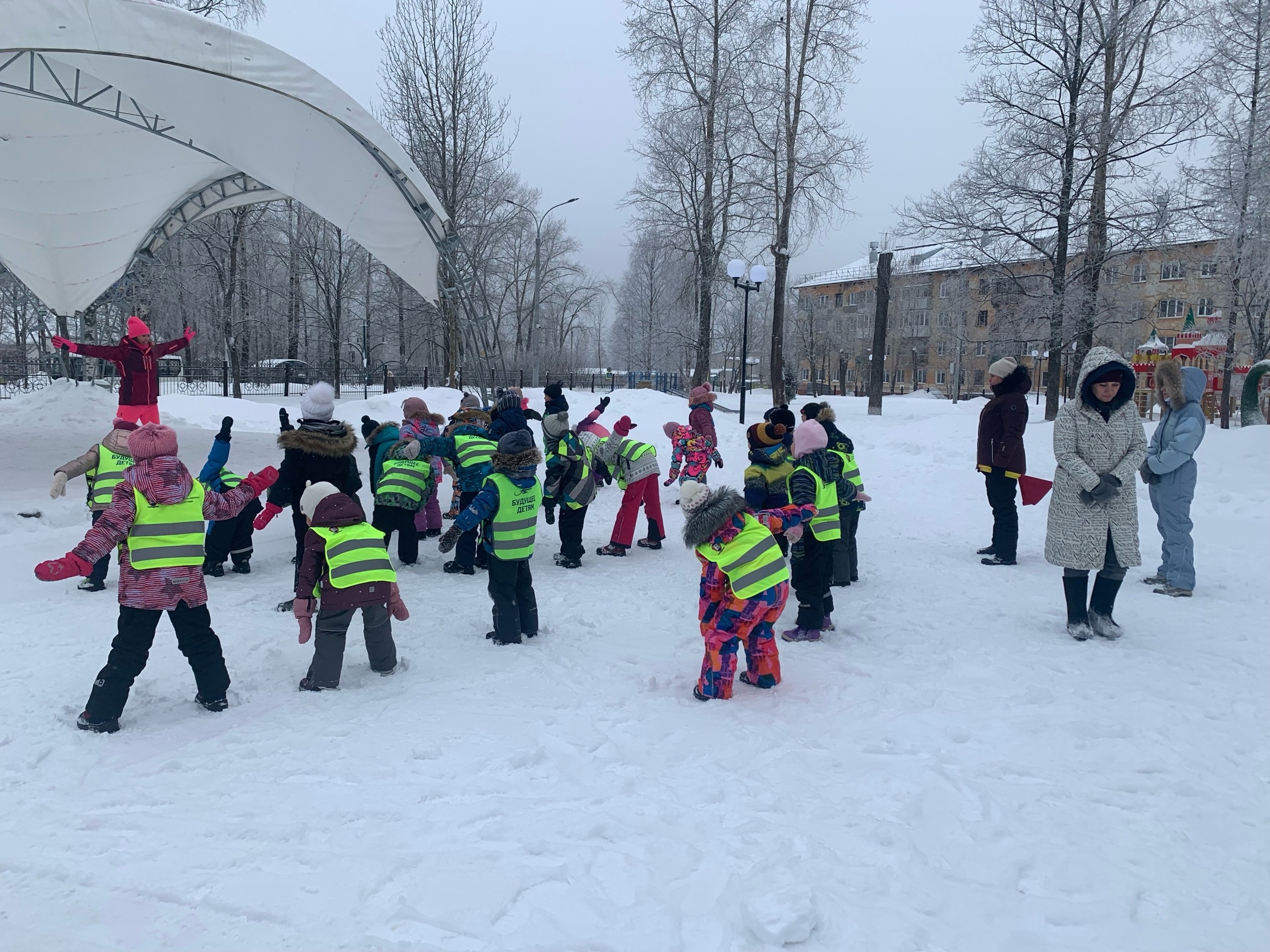 В Детском парке города бумажников прошла физкультминутка с мастером спорта.