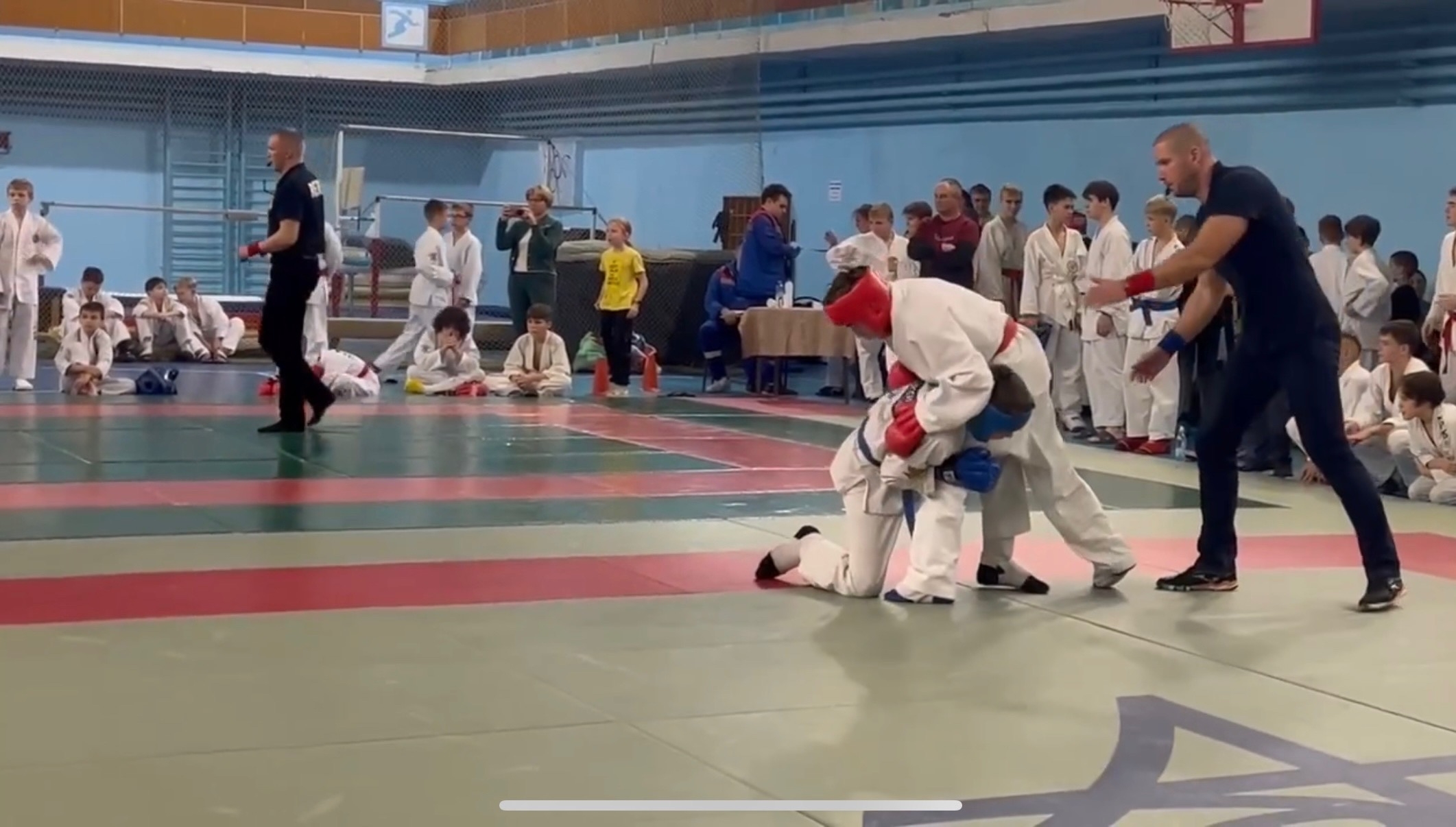 Рукопашный бой объединяет молодежь.