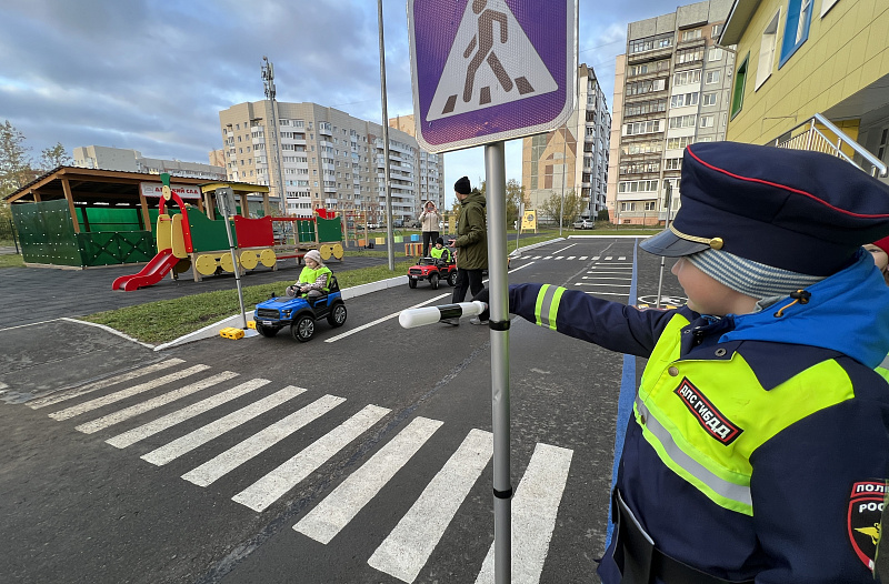 Госавтоинспекция рекомендует взрослым напомнить детям правила безопасного поведения на дорогах.