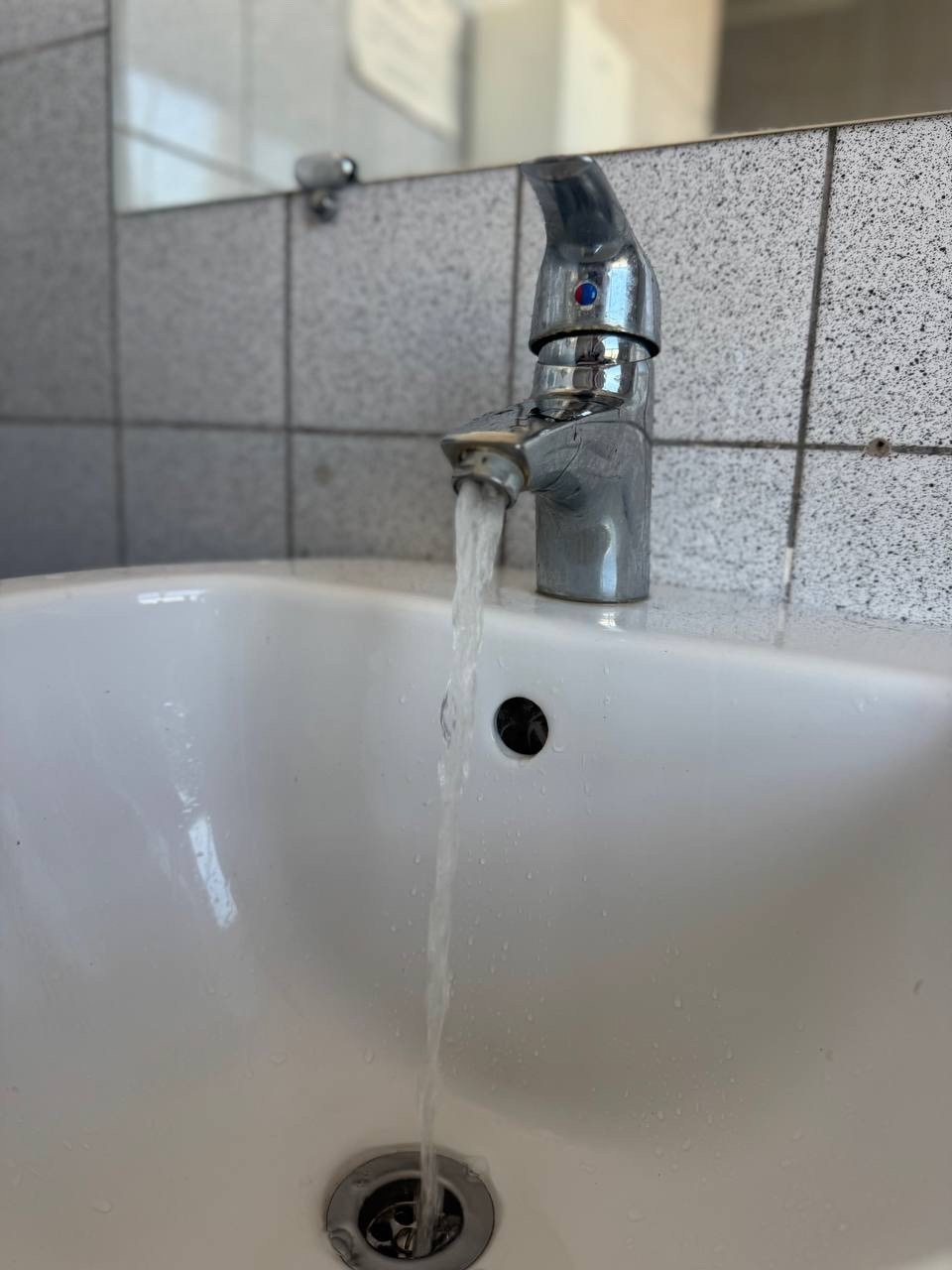 Горячее водоснабжение постепенно возвращается в квартиры новодвинцев.