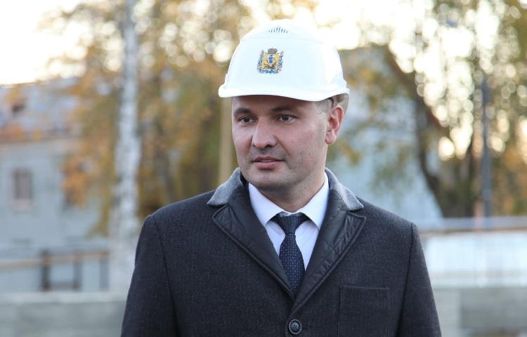 Поздравление руководителя регионального Минстроя с 70-летием Треста. Поздравление руководителя регионального Минстроя с 70-летием Треста.
