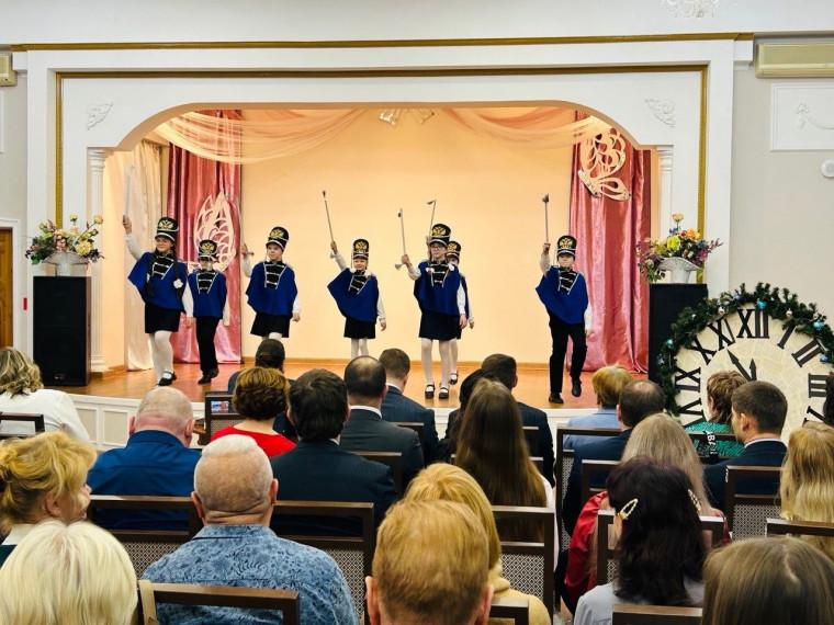 Седьмая школа празднует юбилей. Седьмая школа празднует юбилей.