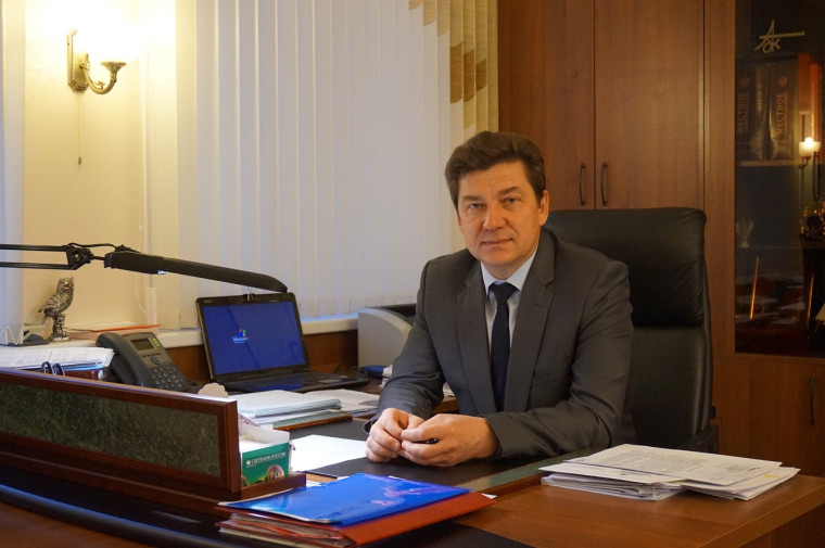 Глава Сергей Андреев поздравляет новодвинцев с Днём города. Глава Сергей Андреев поздравляет новодвинцев с Днём города.